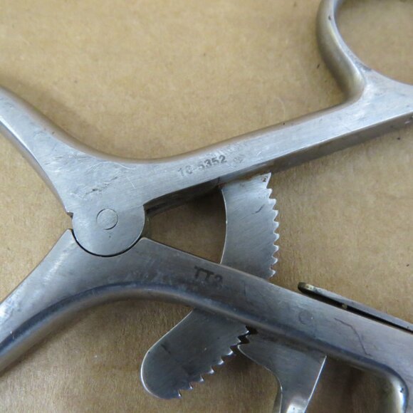 Pilling Surgical 3 X 4 Weitlaner Retractor 16-5352 Germany Stainless Steel - Picture 6 of 6